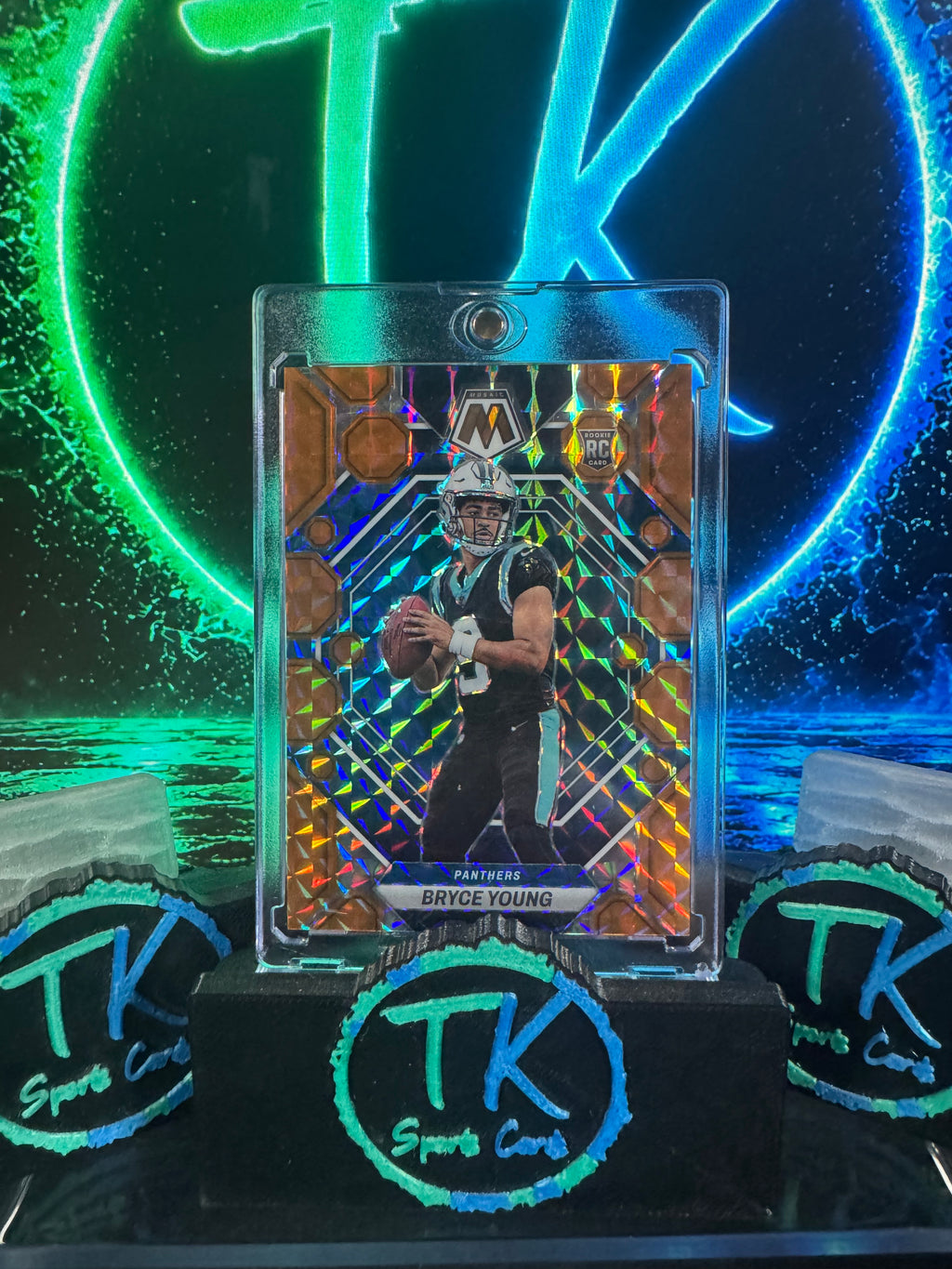 2023 Panini Mosaic Bryce Young RC Orange Fluorescent /199 #290 – Panthers