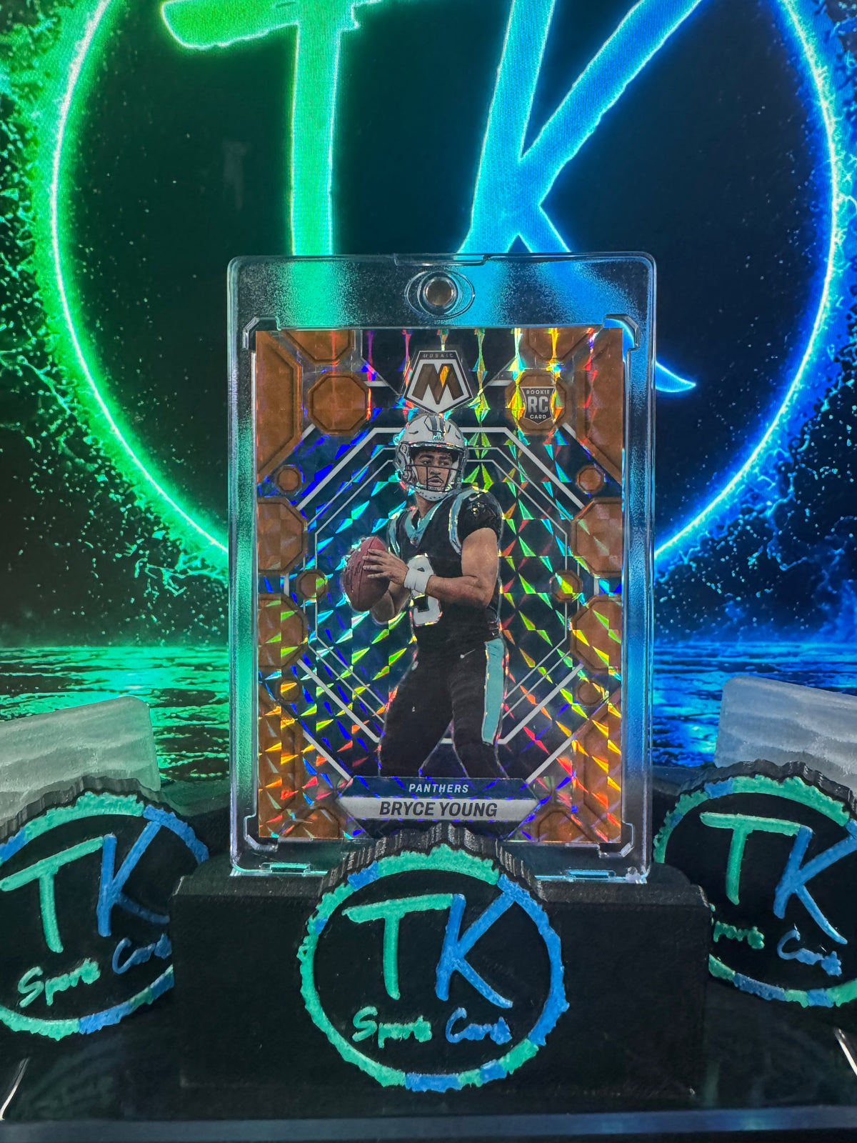 2023 Panini Mosaic Bryce Young RC Orange Fluorescent /199 #290 – Panthers