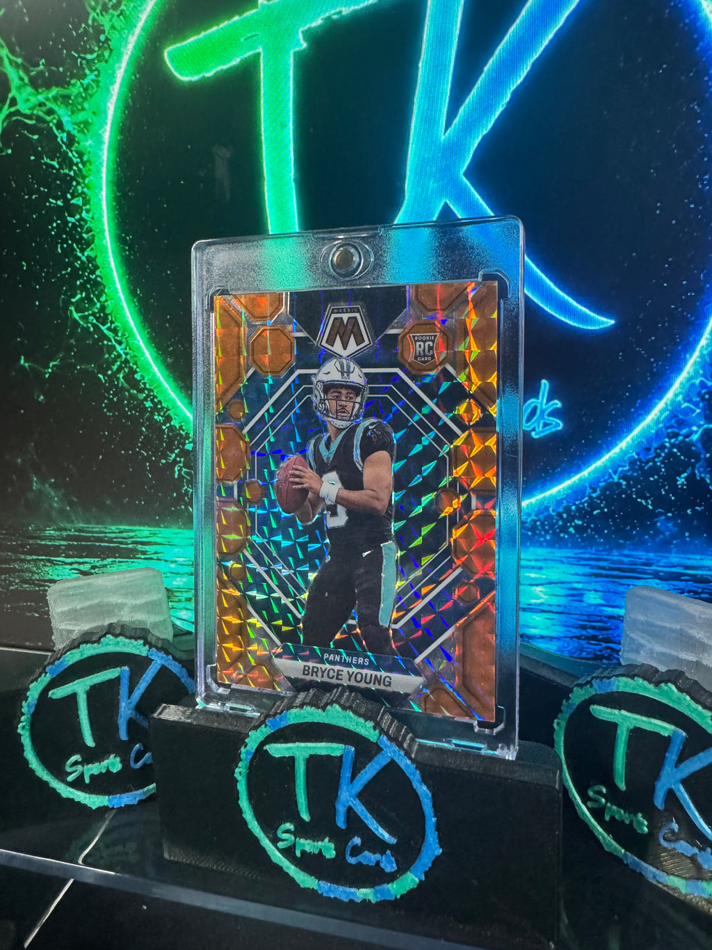 2023 Panini Mosaic Bryce Young RC Orange Fluorescent /199 #290 – Panthers