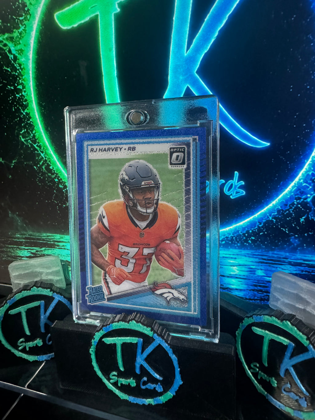 2025 Donruss Optic RJ Harvey Rated Rookie Blue Glitter SP #208 – Broncos